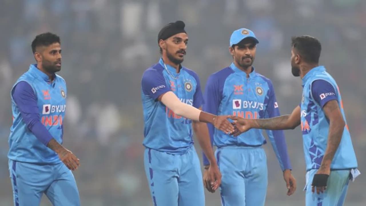 చిత్తుగా ఓడిన కివీస్.. టీమిండియా ఏకపక్ష విజయం.. సిరీస్ కైవసం..