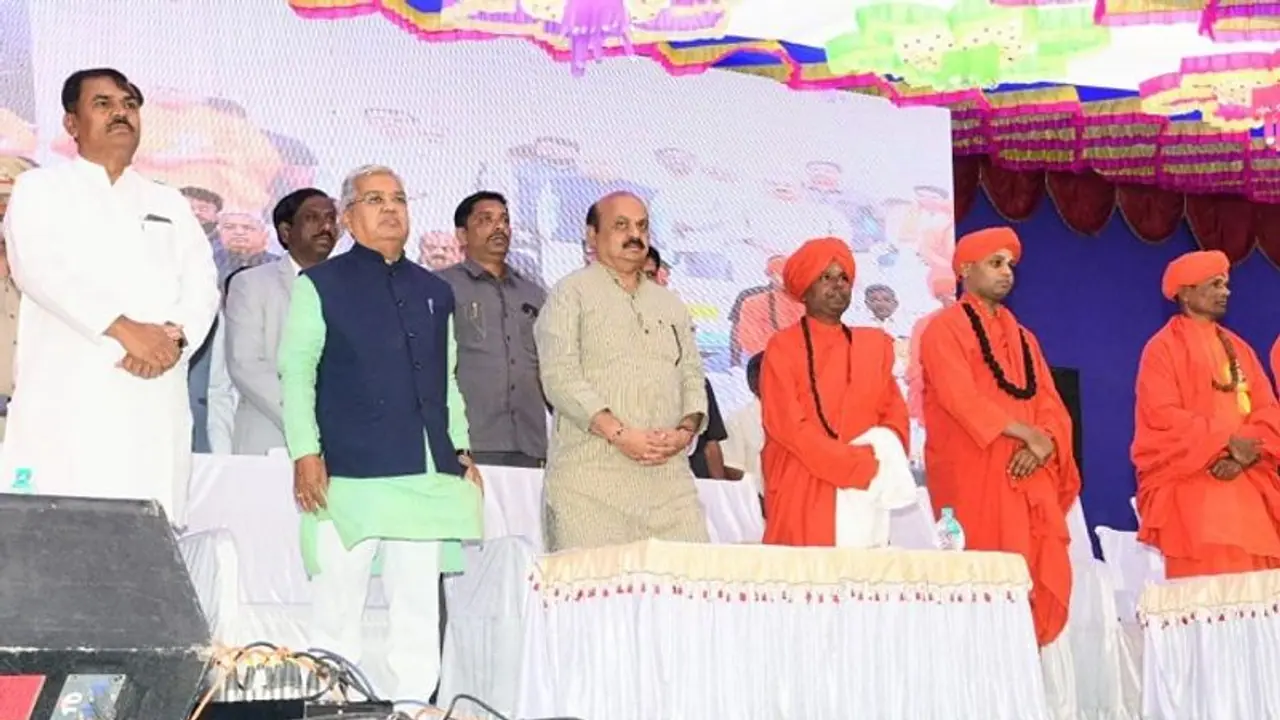 ಹಡಪದ ಸಮುದಾಯ ಎಸ್ಸಿ ಕೆಟಗರಿಗೆ ಸೇರಿಸಲು ಶ್ರೀಗಳ ಒತ್ತಾಯ: ಸಿಎಂ ಬೊಮ್ಮಾಯಿ ಪ್ರತಿಕ್ರಿಯೆ