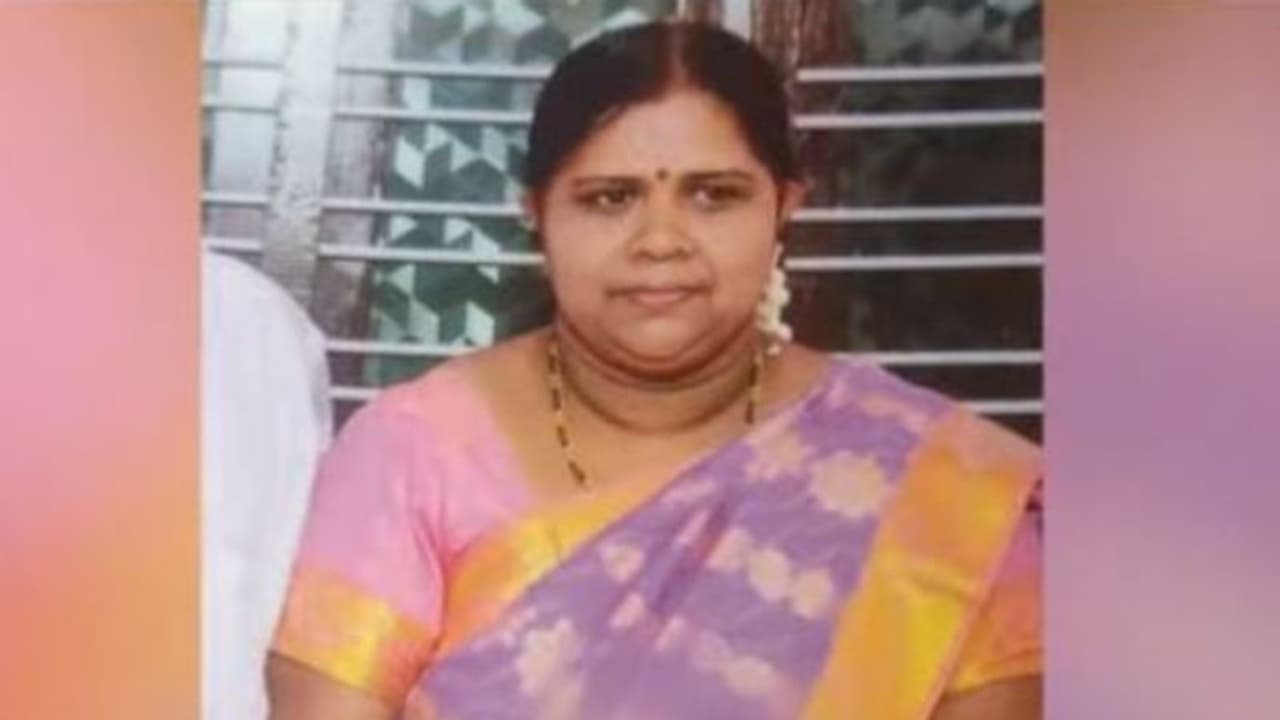 കൊല്ലത്ത് വീട്ടമ്മ ജീവനൊടുക്കിയ സംഭവം; ബന്ധു മര്ദ്ദിച്ചെന്ന് ശബ്ദ സന്ദേശം പുറത്ത്, പിന്നാലെ അറസ്റ്റ് കൊല്ലത്ത് വീട്ടമ്മ ജീവനൊടുക്കിയ സംഭവം; ബന്ധു മര്ദ്ദിച്ചെന്ന് ശബ്ദ സന്ദേശം പുറത്ത്, പിന്നാലെ അറസ്റ്റ്