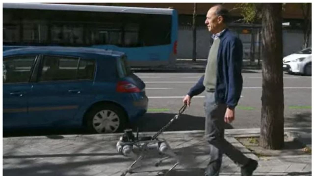 ഈ ഡോ​ഗ് റോബോട്ടിന് ചില പ്രത്യേകതകളുണ്ട്, എന്തൊക്കെയാണെന്നോ...?