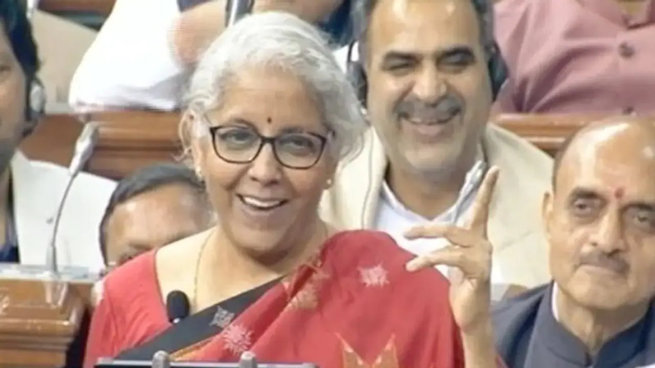 Nirmala Sitharaman: பாவம் அவரே கன்பியூஸ் ஆயிட்டாரு! பட்ஜெட் உரையில் சிரிப்பலை! Nirmala Sitharaman: பாவம் அவரே கன்பியூஸ் ஆயிட்டாரு! பட்ஜெட் உரையில் சிரிப்பலை!