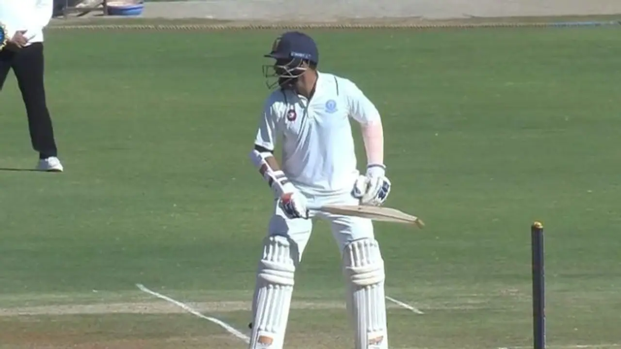 Ranji Trophy: ಬಲಗೈ ಮುರಿದರೂ ಎಡಗೈನಲ್ಲಿ ಹನುಮ ವಿಹಾರಿ ಬ್ಯಾಟಿಂಗ್! ವಿಡಿಯೋ ವೈರಲ್ Ranji Trophy: ಬಲಗೈ ಮುರಿದರೂ ಎಡಗೈನಲ್ಲಿ ಹನುಮ ವಿಹಾರಿ ಬ್ಯಾಟಿಂಗ್! ವಿಡಿಯೋ ವೈರಲ್