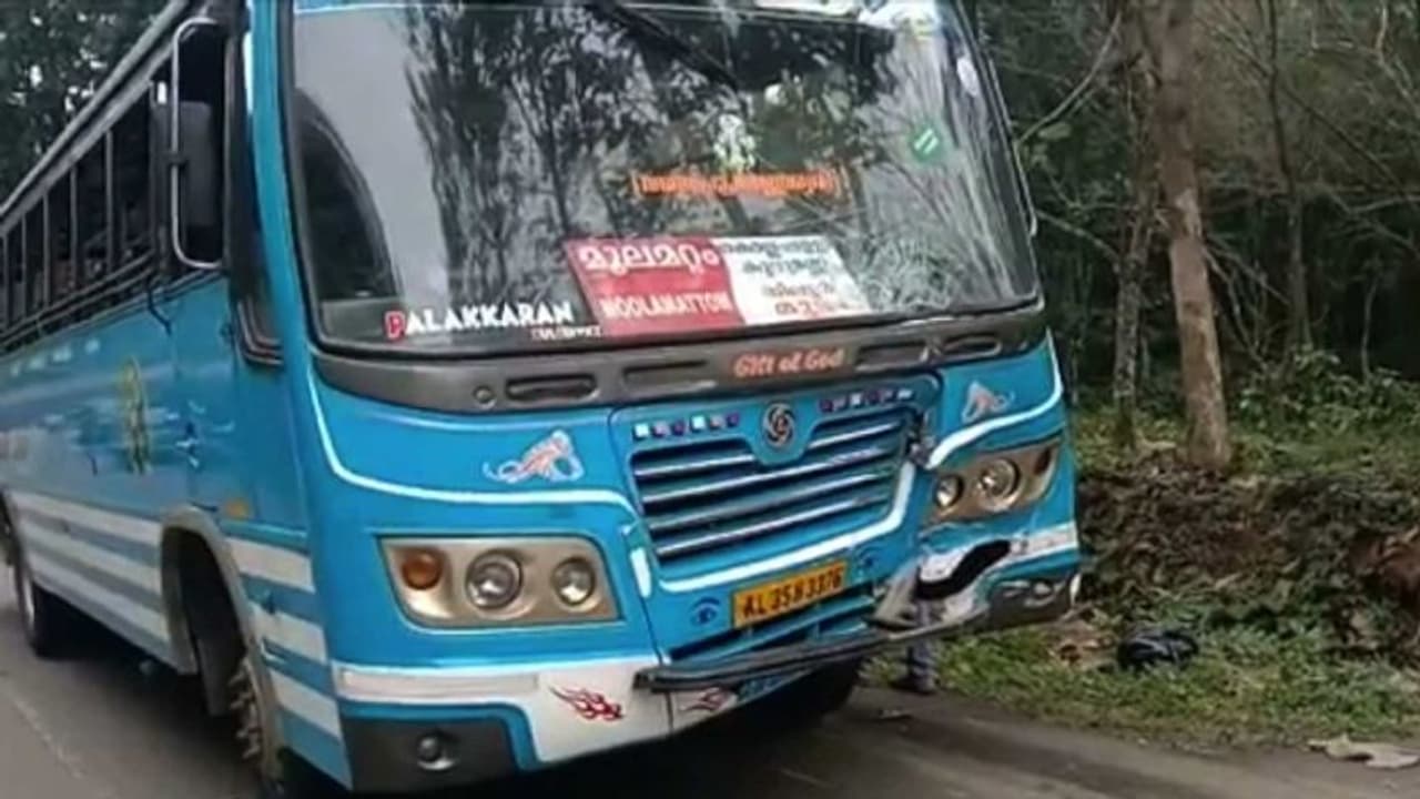 കോട്ടയത്ത് ബസ്സും ബൈക്കും കൂട്ടിയിടിച്ചുണ്ടായ അപകടത്തിൽ എഞ്ചിനീയറിംഗ് വിദ്യാര്ത്ഥി മരിച്ചു കോട്ടയത്ത് ബസ്സും ബൈക്കും കൂട്ടിയിടിച്ചുണ്ടായ അപകടത്തിൽ എഞ്ചിനീയറിംഗ് വിദ്യാര്ത്ഥി മരിച്ചു