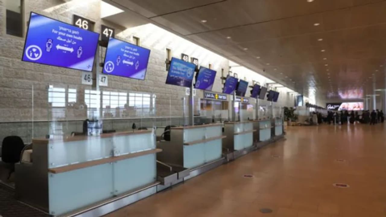 പ്രത്യേക ടിക്കറ്റെടുക്കണമെന്ന് വിമാനക്കമ്പനി; കുഞ്ഞിനെ ചെക്ക് ഇന് കൗണ്ടറില് ഉപേക്ഷിച്ച് ദമ്പതികള് പ്രത്യേക ടിക്കറ്റെടുക്കണമെന്ന് വിമാനക്കമ്പനി; കുഞ്ഞിനെ ചെക്ക് ഇന് കൗണ്ടറില് ഉപേക്ഷിച്ച് ദമ്പതികള്