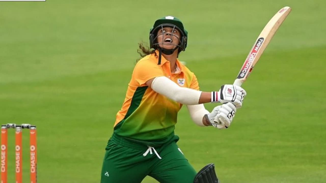 എറിഞ്ഞ് വിറപ്പിച്ച് കീഴടങ്ങി; ത്രിരാഷ്ട്ര ട്വന്റി 20 ഫൈനലില് ഇന്ത്യക്ക് തോല്വി, കപ്പ് പ്രോട്ടീസിന് എറിഞ്ഞ് വിറപ്പിച്ച് കീഴടങ്ങി; ത്രിരാഷ്ട്ര ട്വന്റി 20 ഫൈനലില് ഇന്ത്യക്ക് തോല്വി, കപ്പ് പ്രോട്ടീസിന്