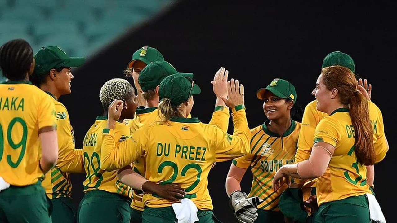 மகளிர் டி20 உலக கோப்பை: இங்கிலாந்துக்கு எதிரான 2வது அரையிறுதி போட்டியில் தென்னாப்பிரிக்காவிற்கு சாதகமான டாஸ் 