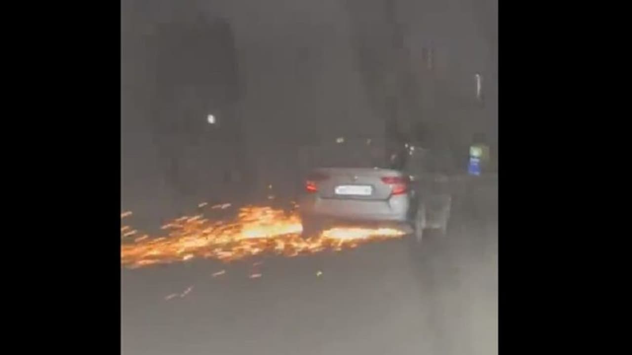 గురుగ్రామ్ లో కంఝవాలా తరహా యాక్సిడెంట్.. బైక్ ను వేగంగా ఢీకొట్టి 3 కిలో మీటర్లు ఈడ్చుకెళ్లిన కారు.. గురుగ్రామ్ లో కంఝవాలా తరహా యాక్సిడెంట్.. బైక్ ను వేగంగా ఢీకొట్టి 3 కిలో మీటర్లు ఈడ్చుకెళ్లిన కారు..