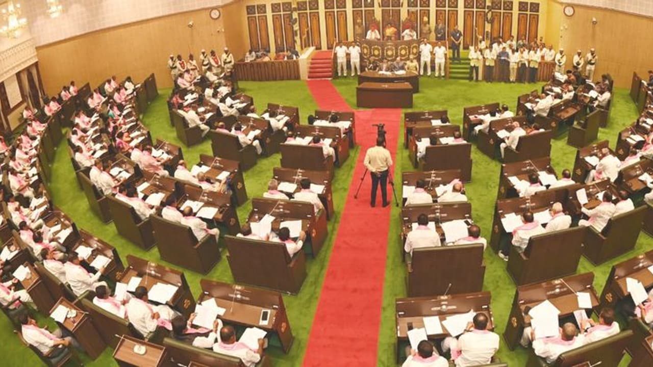 ఆగస్టు 3 నుండి తెలంగాణ అసెంబ్లీ సమావేశాలు : అస్త్రాలు సిద్దం చేసుకోనున్న విపక్షాలు ఆగస్టు 3 నుండి తెలంగాణ అసెంబ్లీ సమావేశాలు : అస్త్రాలు సిద్దం చేసుకోనున్న విపక్షాలు