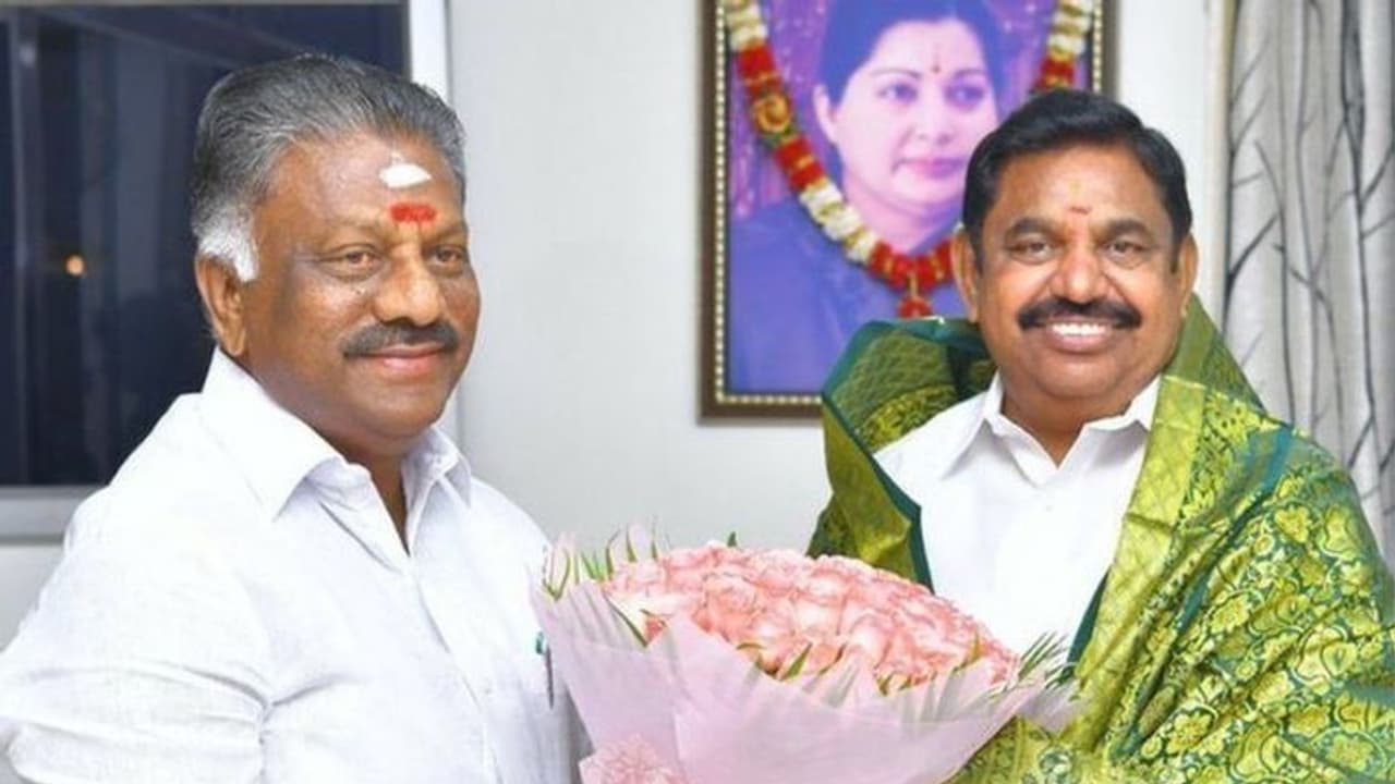 AIADMK: ஓபிஎஸ் உடன் எடப்பாடி இணைய வேண்டும்.. அதிமுக வரலாற்றில் முதன் முறையாக..! நீதிமன்றம் அதிரடி உத்தரவு !!