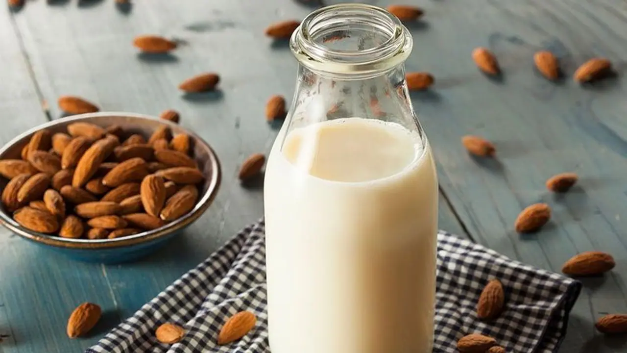 പാലിൽ ബദാം ചേർത്ത് കുടിക്കൂ, ​ഗുണങ്ങൾ ചെറുതൊന്നുമല്ല