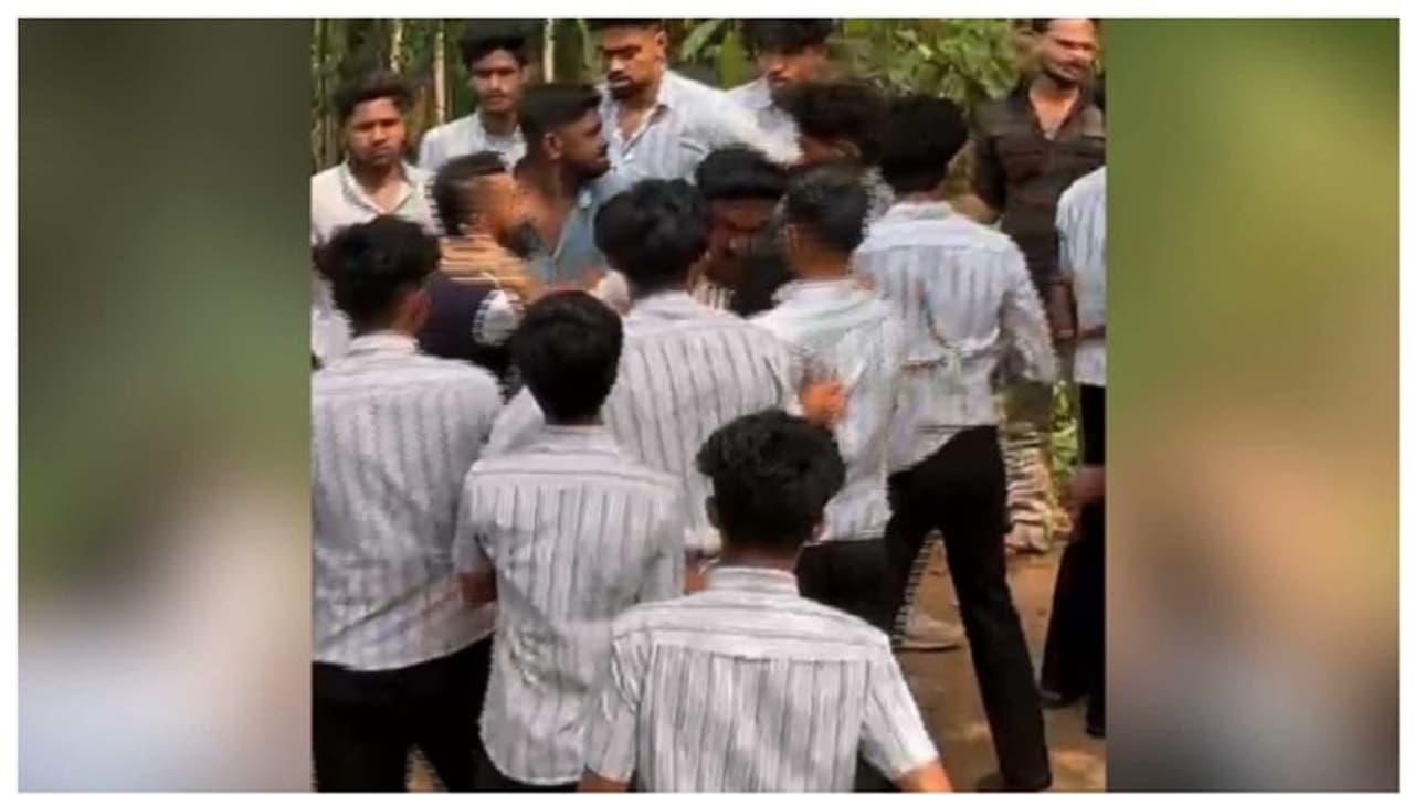 പാര്‍ക്കിംഗിനെ ചൊല്ലി തര്‍ക്കം; മുക്കം എംഇഎസ് കോളേജില്‍ സംഘര്‍ഷം, വിദ്യാര്‍ത്ഥിക്ക് വെട്ടേറ്റു