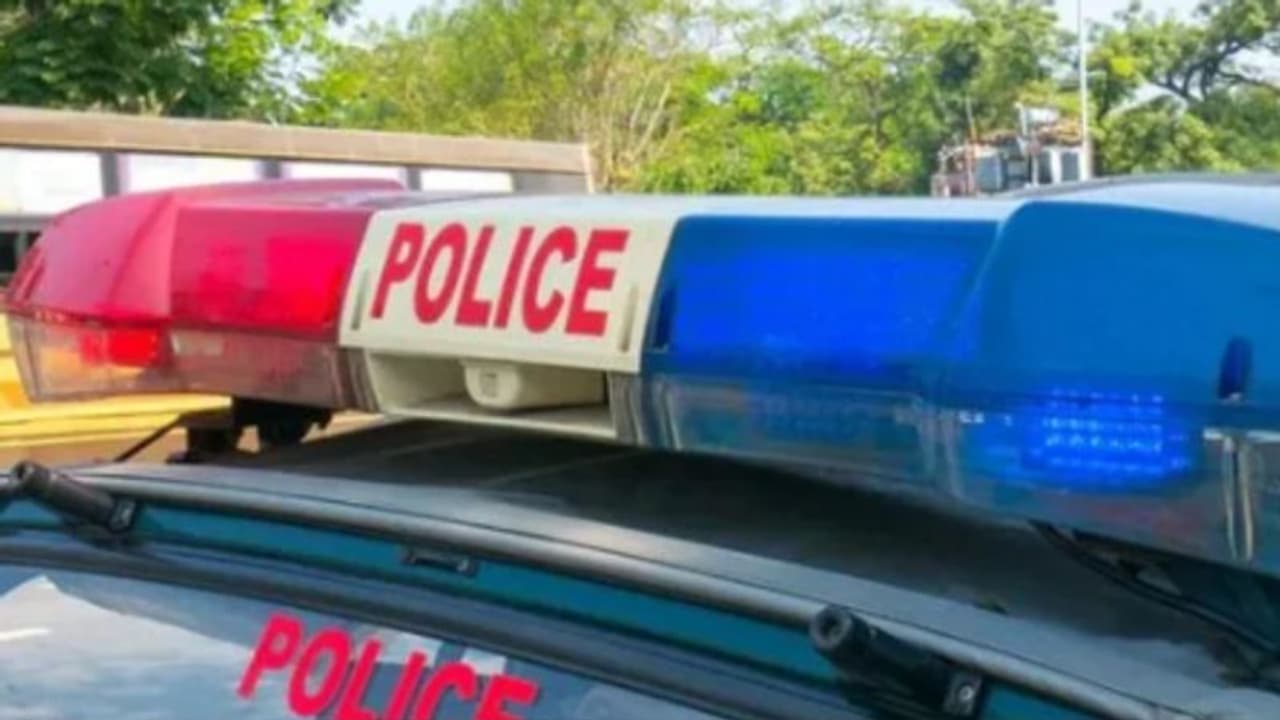 റിട്ടയേഡ് ജഡ്ജിക്കും ഭാര്യയ്ക്കും ഭക്ഷണത്തിൽ വിഷം കലർത്തി നൽകി, ആഭരണങ്ങളും പണവുമായി കടന്ന് വീട്ടുജോലിക്കാരൻ റിട്ടയേഡ് ജഡ്ജിക്കും ഭാര്യയ്ക്കും ഭക്ഷണത്തിൽ വിഷം കലർത്തി നൽകി, ആഭരണങ്ങളും പണവുമായി കടന്ന് വീട്ടുജോലിക്കാരൻ