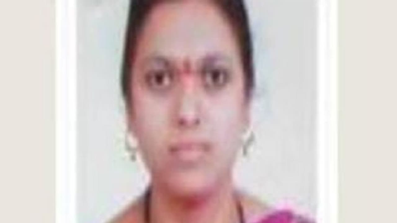 ಹಾವೇರಿ: ನೇಣು ಬಿಗಿದುಕೊಂಡು ರಾಣೆಬೆನ್ನೂರು ನಗರಸಭೆ ಸದಸ್ಯೆ ಆತ್ಮಹತ್ಯೆ ಹಾವೇರಿ: ನೇಣು ಬಿಗಿದುಕೊಂಡು ರಾಣೆಬೆನ್ನೂರು ನಗರಸಭೆ ಸದಸ್ಯೆ ಆತ್ಮಹತ್ಯೆ