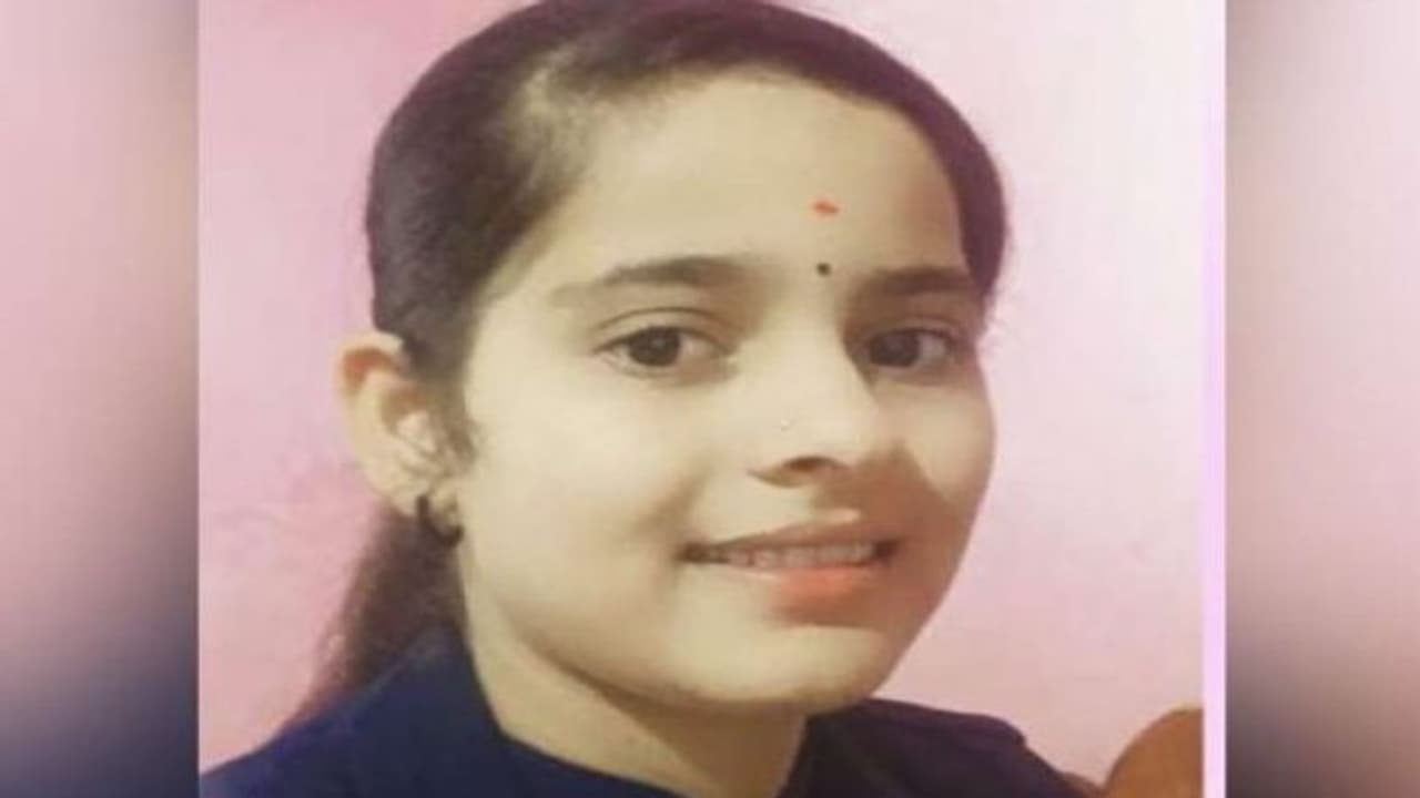 Raichur: ಕ್ಲಾಸ್ ಅರ್ಧಕ್ಕೆ ಬಿಟ್ಟು ಹಾಸ್ಟೆಲ್ಗೆ ಬಂದು ವಿದ್ಯಾರ್ಥಿನಿ ಆತ್ಮಹತ್ಯೆ Raichur: ಕ್ಲಾಸ್ ಅರ್ಧಕ್ಕೆ ಬಿಟ್ಟು ಹಾಸ್ಟೆಲ್ಗೆ ಬಂದು ವಿದ್ಯಾರ್ಥಿನಿ ಆತ್ಮಹತ್ಯೆ