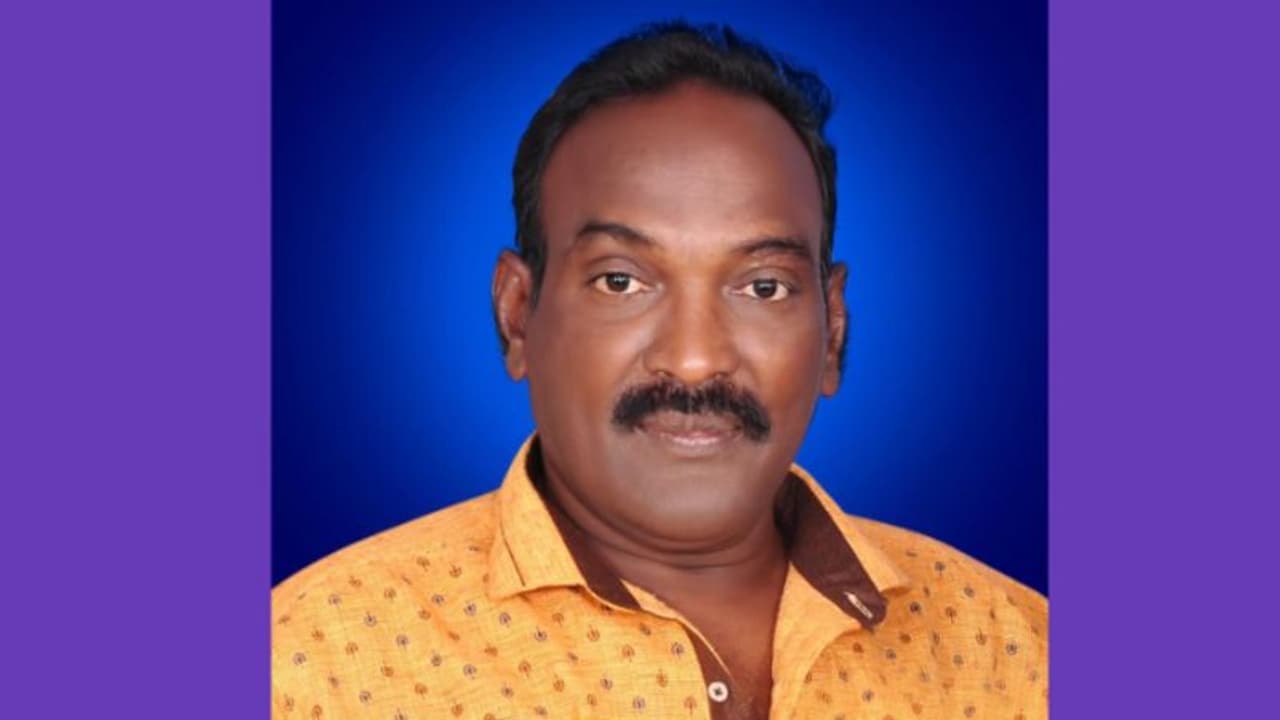 ജോലിക്കിടെ ഹൃദയാഘാതം മൂലം മരിച്ച പ്രവാസിയുടെ മൃതദേഹം നാട്ടിലെത്തിച്ചു ജോലിക്കിടെ ഹൃദയാഘാതം മൂലം മരിച്ച പ്രവാസിയുടെ മൃതദേഹം നാട്ടിലെത്തിച്ചു