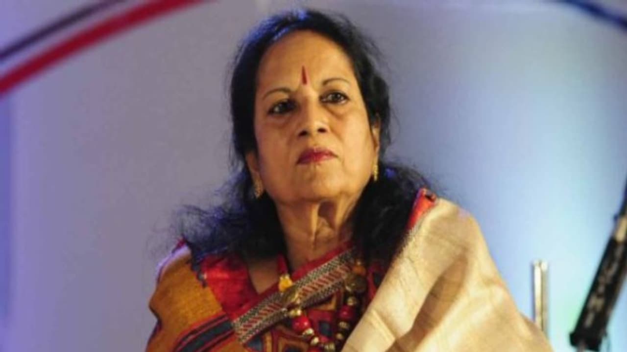 నుదురు, ముఖంపై తీవ్రగాయాలు.. మిస్టరీగా వాణీ జయరాం మరణం?