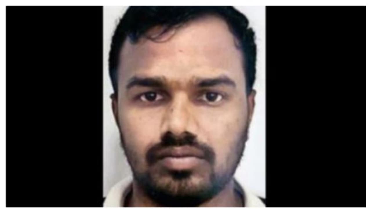 സ്ത്രീയായി ടെക്കിയുടെ ആൾമാറാട്ടം; പറ്റിച്ചത് 13 യുവതികളെ, ലൈംഗികമായും ഉപയോഗിച്ചു സ്ത്രീയായി ടെക്കിയുടെ ആൾമാറാട്ടം; പറ്റിച്ചത് 13 യുവതികളെ, ലൈംഗികമായും ഉപയോഗിച്ചു