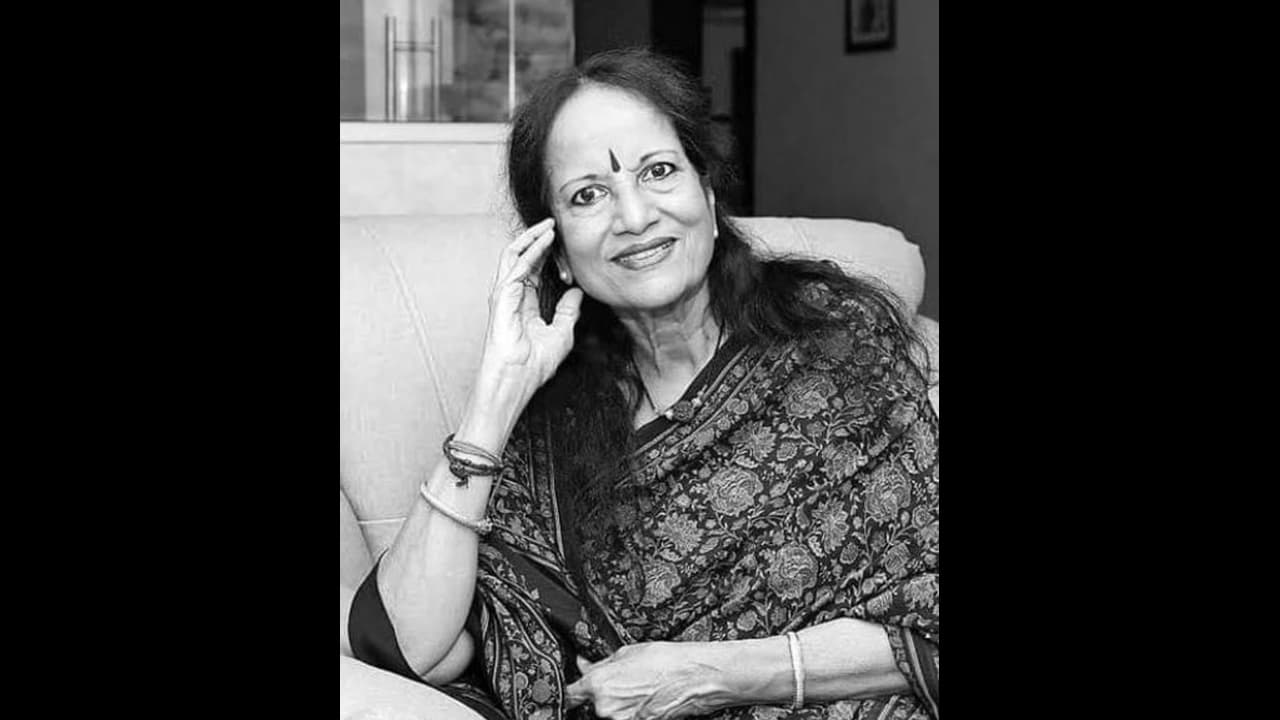 వాణీ జయరాం మరణాన్ని అనుమానాస్పద మృతిగా కేసు నమోదు.. బంధువులు స్పందించకపోవడంపై ఆరా? వాణీ జయరాం మరణాన్ని అనుమానాస్పద మృతిగా కేసు నమోదు.. బంధువులు స్పందించకపోవడంపై ఆరా?