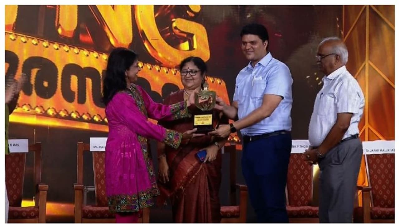 അംഗീകാരനിറവ്, ആറാമത് ടിഎൻജി പുരസ്കാരം കുടുംബശ്രീക്ക് സമര്‍പ്പിച്ചു