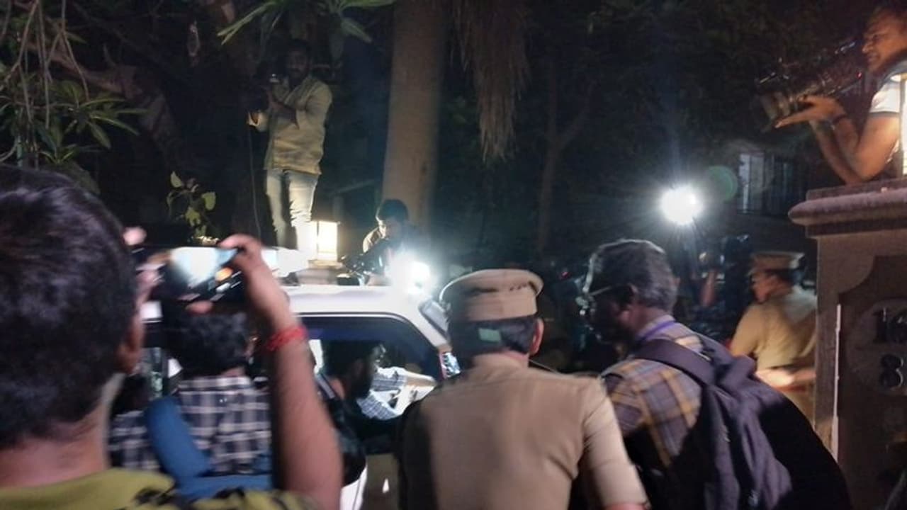 பிரேத பரிசோதனை முடிந்து வீட்டுக்கு கொண்டுவரப்பட்ட வாணி ஜெயராம் உடல்..!