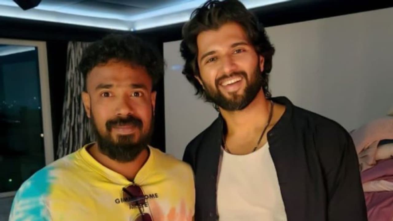 വിജയ് ദേവരകൊണ്ടയ്‍ക്കൊപ്പമുള്ള ചിത്രം പങ്കുവച്ച് ടിനു പാപ്പച്ചന്‍; കാരണം തേടി ആരാധകര്‍