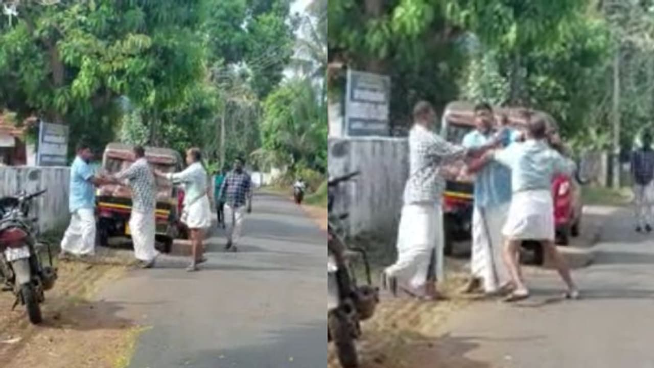 പത്തനംതിട്ടയിൽ കോൺഗ്രസ് പ്രവർത്തകനെ സിപിഎം ലോക്കൽ സെക്രട്ടറി മർദ്ദിച്ചെന്ന് പരാതി, വീഡിയോ പത്തനംതിട്ടയിൽ കോൺഗ്രസ് പ്രവർത്തകനെ സിപിഎം ലോക്കൽ സെക്രട്ടറി മർദ്ദിച്ചെന്ന് പരാതി, വീഡിയോ