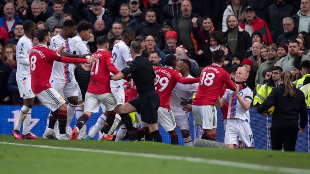 ട്രഫോര്ഡ് യുദ്ധക്കളം, കാസിമിറോയ്ക്ക് ചുവപ്പ്; എന്നിട്ടും വിജയത്തേരില് യുണൈറ്റഡ്; ലിവര് പോയി ലിവര്പൂള് ട്രഫോര്ഡ് യുദ്ധക്കളം, കാസിമിറോയ്ക്ക് ചുവപ്പ്; എന്നിട്ടും വിജയത്തേരില് യുണൈറ്റഡ്; ലിവര് പോയി ലിവര്പൂള്