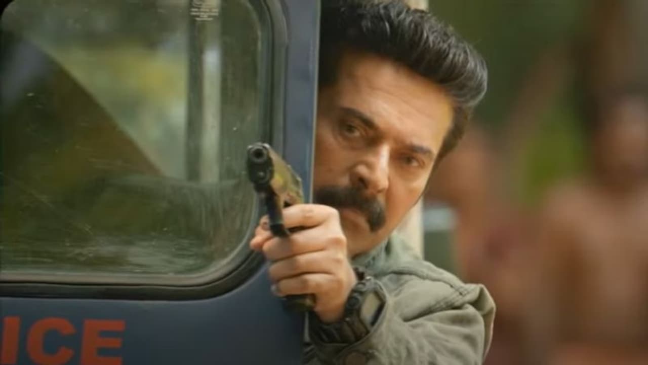 'മെ​ഗാസ്റ്റാർ ഓൺ ഫയർ'; തിയറ്ററുകളിൽ തീപാറിക്കാൻ 'ക്രിസ്റ്റഫർ', പ്രമോ സോം​ഗ് എത്തി