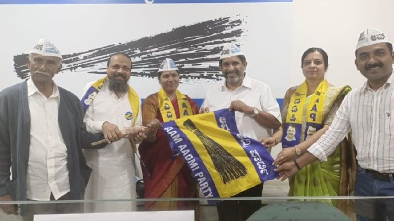 Assembly election: ಕಾಂಗ್ರೆಸ್ ಶಾಸಕನ ಸಹೋದರಿ ಆಮ್ ಆದ್ಮಿ ಪಾರ್ಟಿಗೆ ಸೇರ್ಪಡೆ Assembly election: ಕಾಂಗ್ರೆಸ್ ಶಾಸಕನ ಸಹೋದರಿ ಆಮ್ ಆದ್ಮಿ ಪಾರ್ಟಿಗೆ ಸೇರ್ಪಡೆ