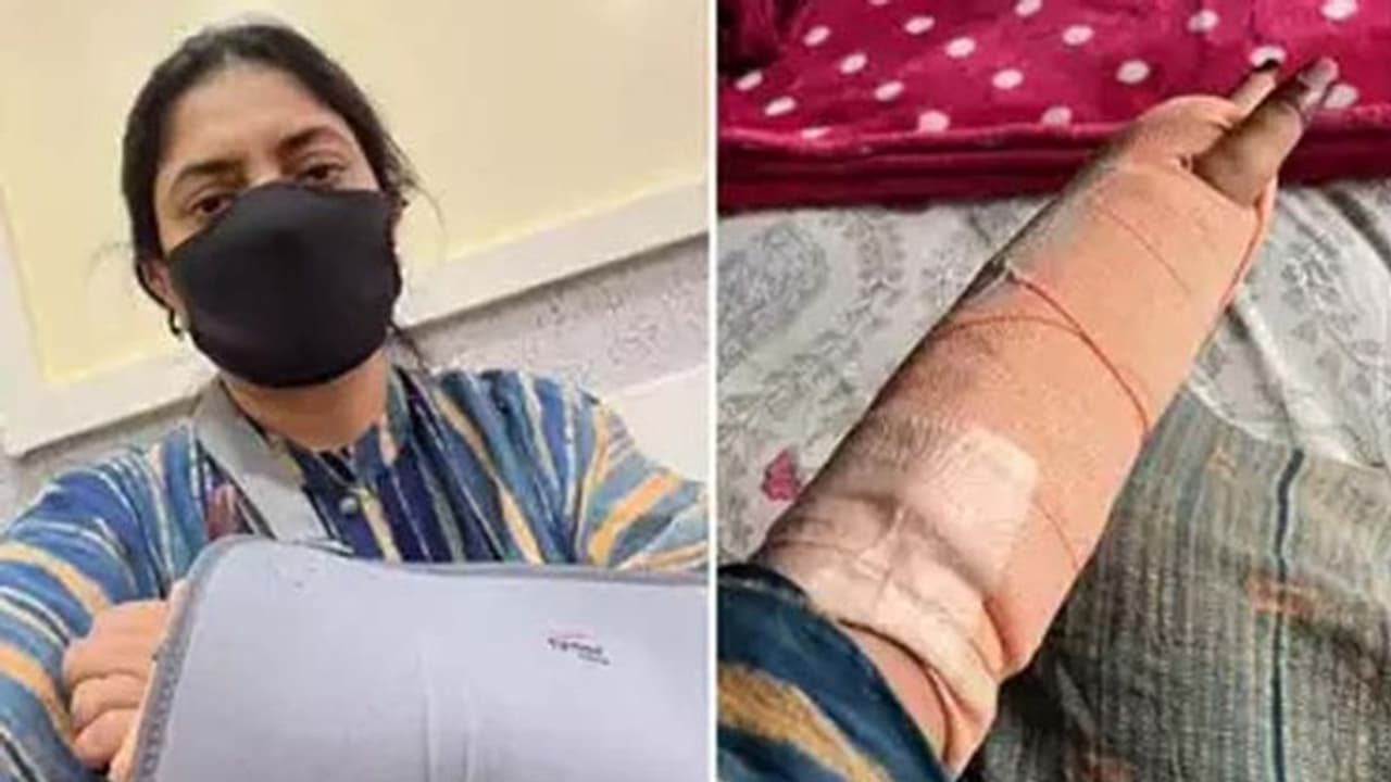 ‘ఆకాశమే నీ హద్దురా’ దర్శకురాలి చేతికి గాయం.. నెలపాటు షూటింగ్ కు దూరం.. ఎలా జరిగిందంటే? ‘ఆకాశమే నీ హద్దురా’ దర్శకురాలి చేతికి గాయం.. నెలపాటు షూటింగ్ కు దూరం.. ఎలా జరిగిందంటే?