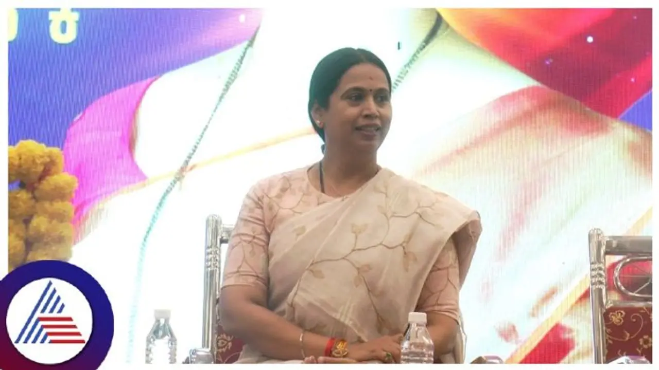 ಲಕ್ಷ್ಮೀ ಹೆಬ್ಬಾಳಕರ್‌ ಮಂತ್ರಿ ಆಗಲೆಂದು ರಥಕ್ಕೆ 111 ಬಾಳೆಹಣ್ಣು ಸಮರ್ಪಣೆ