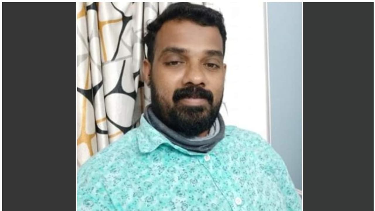 ലോറിയിൽ കയറ്റുന്നതിനിടെ തടി ദേഹത്തേക്ക് വീണു; ചുമട്ടു തൊഴിലാളിയായ യുവാവിന് ദാരുണാന്ത്യം