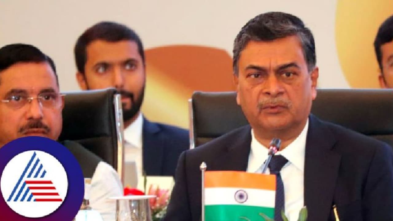 ESCOM ಖಾಸಗೀಕರಣ ಇಲ್ಲ: ವಿದ್ಯುತ್ ಸರಬರಾಜು ಖಾಸಗಿ ಕಂಪನಿಗಳಿಗೆ ಲೈಸೆನ್ಸ್: ಕೇಂದ್ರ ಸಚಿವ ESCOM ಖಾಸಗೀಕರಣ ಇಲ್ಲ: ವಿದ್ಯುತ್ ಸರಬರಾಜು ಖಾಸಗಿ ಕಂಪನಿಗಳಿಗೆ ಲೈಸೆನ್ಸ್: ಕೇಂದ್ರ ಸಚಿವ