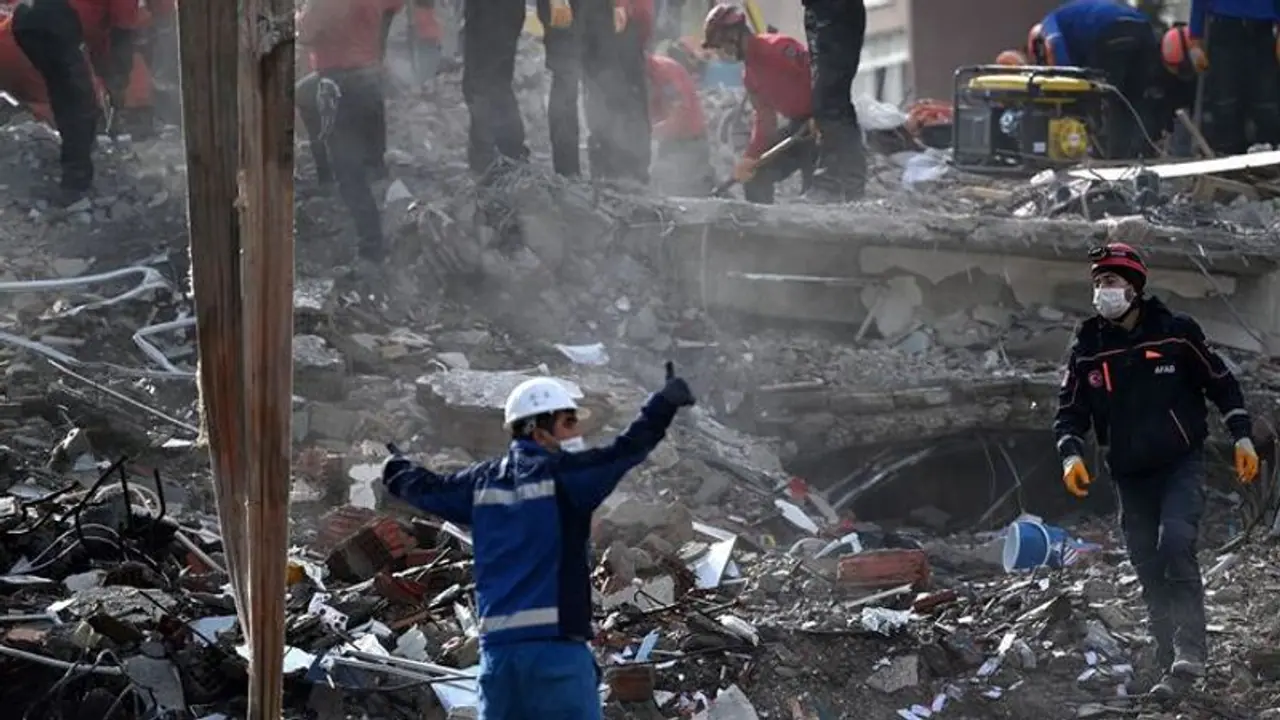 துருக்கி மற்றும் சிரியாவில் 24 மணி நேரத்தில் 3 முறை நிலநடுக்கம்... 2300க்கும் மேற்பட்டோர் உயிரிழப்பு!!