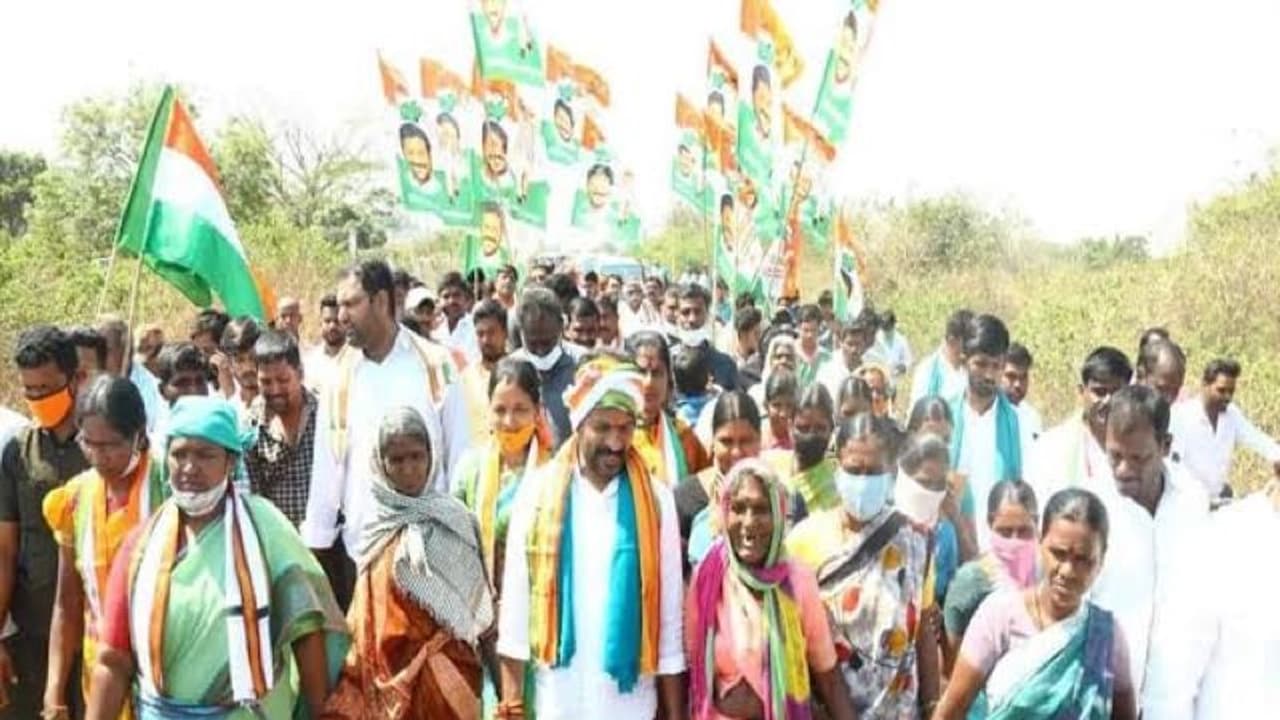 నేటి నుంచి కాంగ్రెస్ చీఫ్ రేవంత్ రెడ్డి పాదయాత్ర.. కాంగ్రెస్ శ్రేణుల్లో కొత్త జోష్ ! నేటి నుంచి కాంగ్రెస్ చీఫ్ రేవంత్ రెడ్డి పాదయాత్ర.. కాంగ్రెస్ శ్రేణుల్లో కొత్త జోష్ !