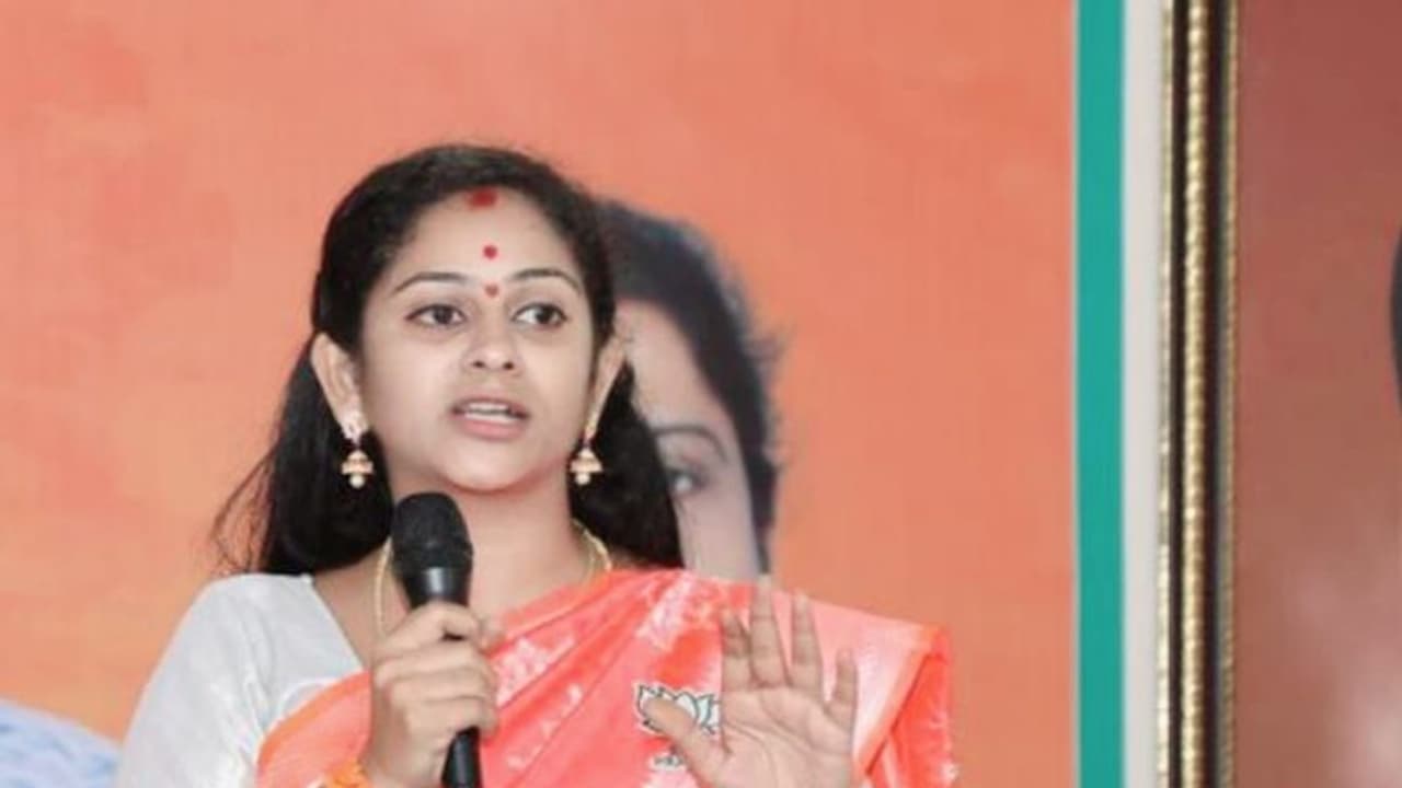 ఏపీలో వేలాది మంది మహిళలు అదృశ్యమవుతున్నారు.. దీని వెనక ఉన్న శక్తులెవరు సాధినేని యామినీశర్మ