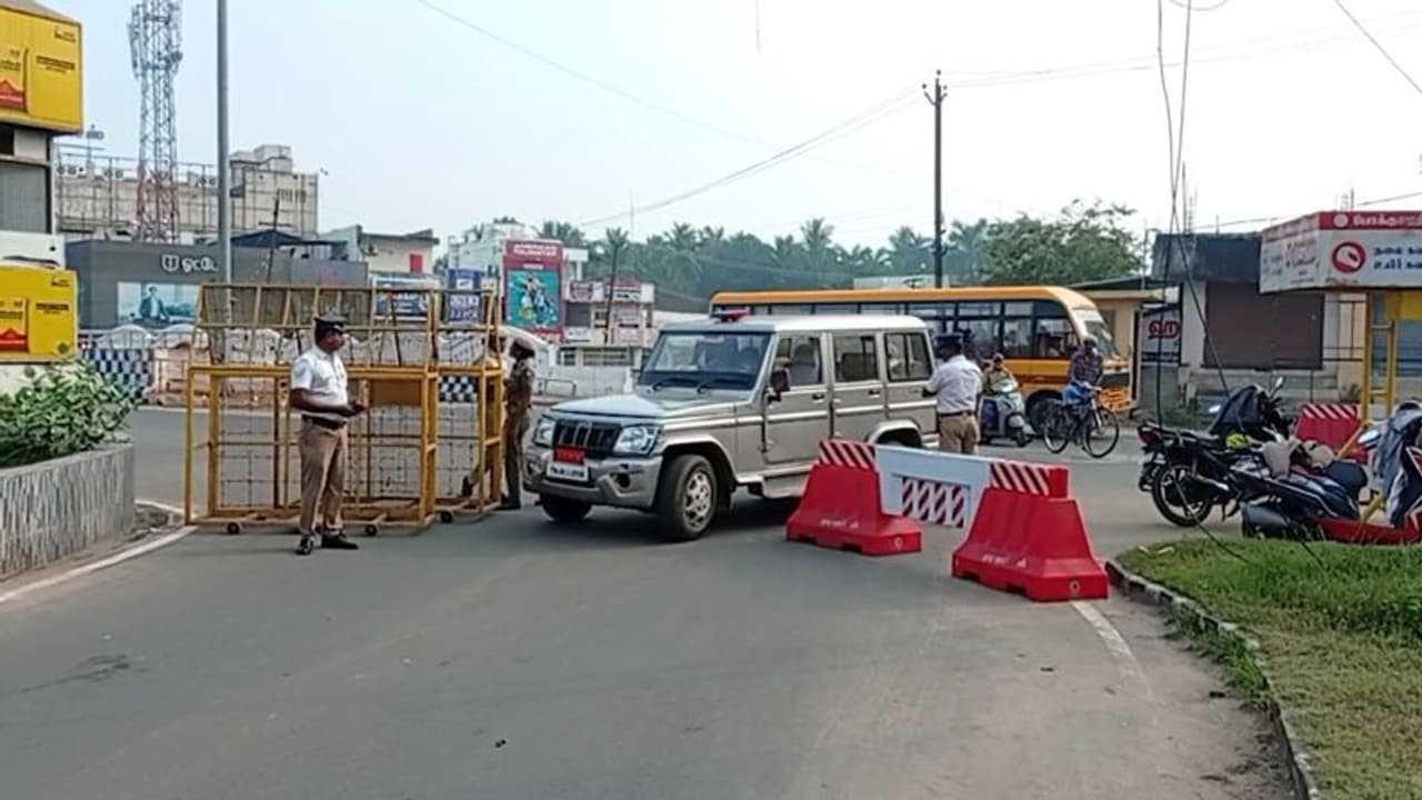 தஞ்சையில் திடீர் போக்குவரத்து மாற்றம்; பொதுமக்கள் அவதி தஞ்சையில் திடீர் போக்குவரத்து மாற்றம்; பொதுமக்கள் அவதி