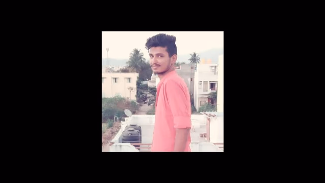 ஆன்லைன் சூதாட்டத்தால் மேலும் ஒரு தற்கொலை; மதுரையில் உணவக ஊழியர் விபரீத முடிவு ஆன்லைன் சூதாட்டத்தால் மேலும் ஒரு தற்கொலை; மதுரையில் உணவக ஊழியர் விபரீத முடிவு