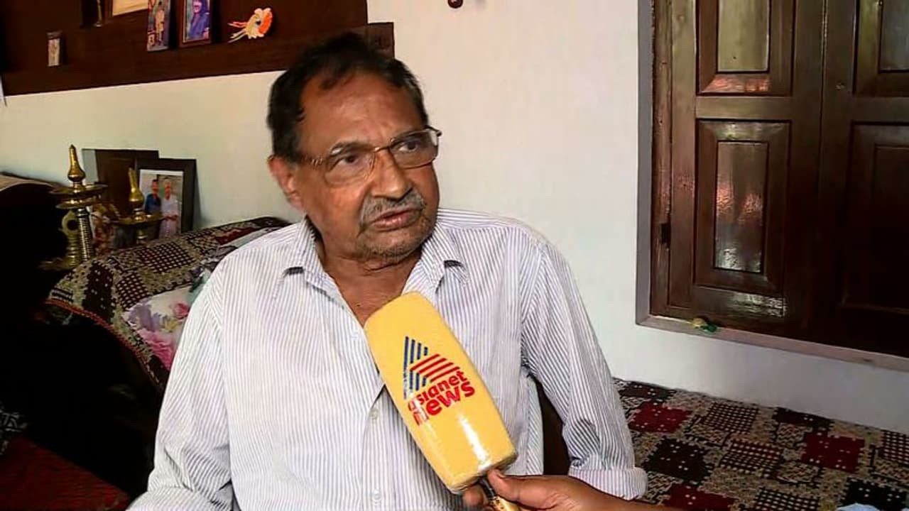 ഉമ്മൻ ചാണ്ടിക്ക് ചികിത്സ നിഷേധിക്കുന്നത് ഭാര്യയും മൂത്ത മകളും ചാണ്ടി ഉമ്മനും: ആരോപണവുമായി അലക്സ് വി ചാണ്ടി ഉമ്മൻ ചാണ്ടിക്ക് ചികിത്സ നിഷേധിക്കുന്നത് ഭാര്യയും മൂത്ത മകളും ചാണ്ടി ഉമ്മനും: ആരോപണവുമായി അലക്സ് വി ചാണ്ടി