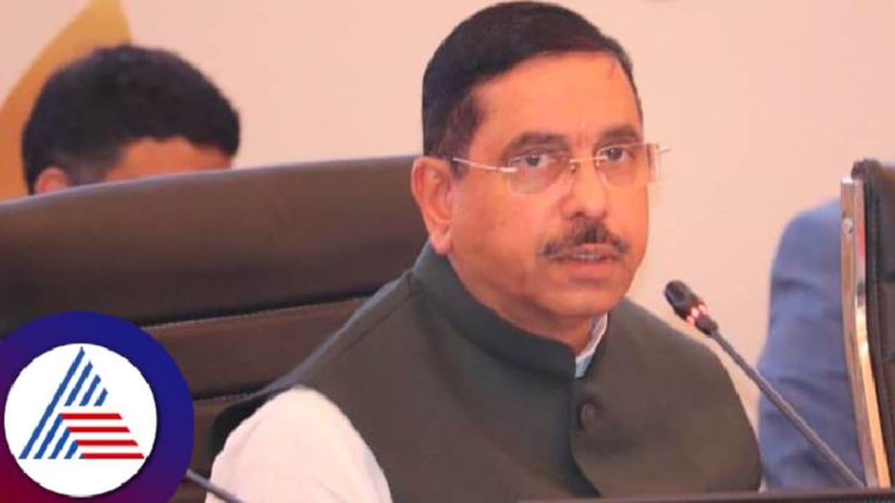 ಪ್ರಸ್ತುತ ಆರ್ಥಿಕತೆಗೆ ರಿಡ್ಯೂಸ್, ರಿಯೂಸ್, ರೀಸೈಕಲ್ ಎನರ್ಜಿ ನೀತಿಯನ್ನ ಜಿ 20 ರಾಷ್ಟ್ರಗಳು ಅನುಸರಿಸುವುದು ಅಗತ್ಯ ಜೋಶಿ ಪ್ರಸ್ತುತ ಆರ್ಥಿಕತೆಗೆ ರಿಡ್ಯೂಸ್, ರಿಯೂಸ್, ರೀಸೈಕಲ್ ಎನರ್ಜಿ ನೀತಿಯನ್ನ ಜಿ 20 ರಾಷ್ಟ್ರಗಳು ಅನುಸರಿಸುವುದು ಅಗತ್ಯ ಜೋಶಿ