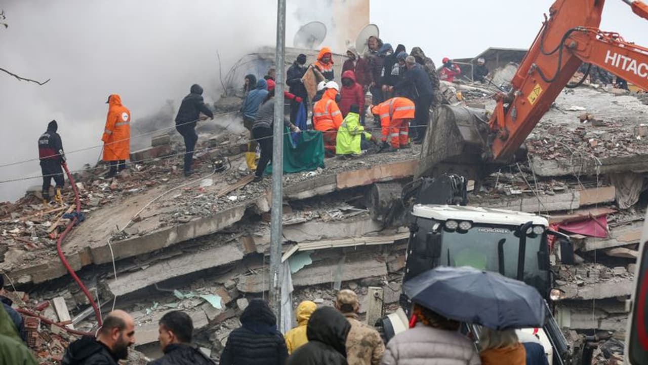 ഭൂചലന പരമ്പര: തുർക്കിയിലും സിറിയയിലും മരണം 4800; ആശങ്കപ്പെടുത്തുന്ന മുന്നറിയിപ്പുമായി ലോകാരോഗ്യ സംഘടന ഭൂചലന പരമ്പര: തുർക്കിയിലും സിറിയയിലും മരണം 4800; ആശങ്കപ്പെടുത്തുന്ന മുന്നറിയിപ്പുമായി ലോകാരോഗ്യ സംഘടന