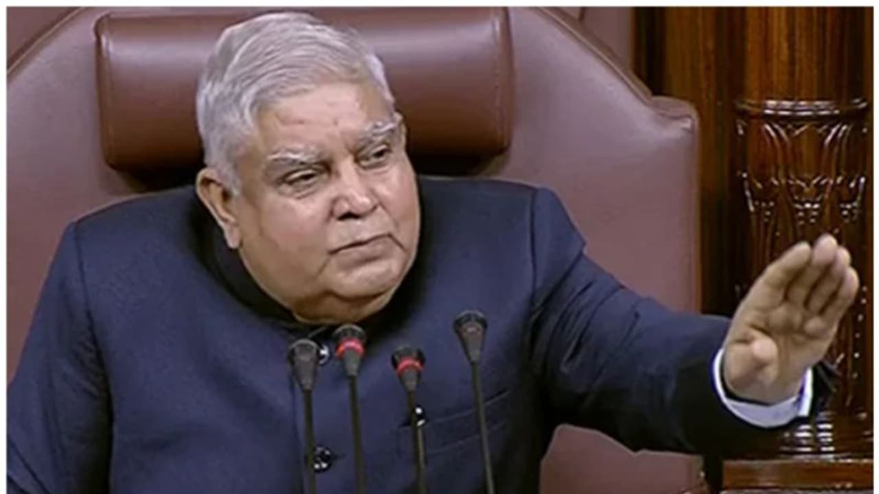 ഉപരാഷ്ട്രപതിയുടെ ചിത്രം ഉപയോഗിച്ച് വ്യാജ വാട്സാപ് അക്കൗണ്ട്; യുവാക്കൾ അറസ്റ്റിൽ, ഒരാള് ഇറ്റലിയില് താമസം ഉപരാഷ്ട്രപതിയുടെ ചിത്രം ഉപയോഗിച്ച് വ്യാജ വാട്സാപ് അക്കൗണ്ട്; യുവാക്കൾ അറസ്റ്റിൽ, ഒരാള് ഇറ്റലിയില് താമസം