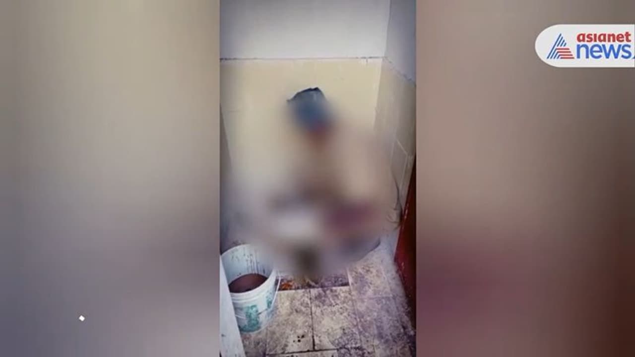 தர்மபுரியில் மனித கழிவுகளை வெறும் கைகளால் அள்ள வைத்து பேரூராட்சி தலைவர் அட்டூழியம் தர்மபுரியில் மனித கழிவுகளை வெறும் கைகளால் அள்ள வைத்து பேரூராட்சி தலைவர் அட்டூழியம்