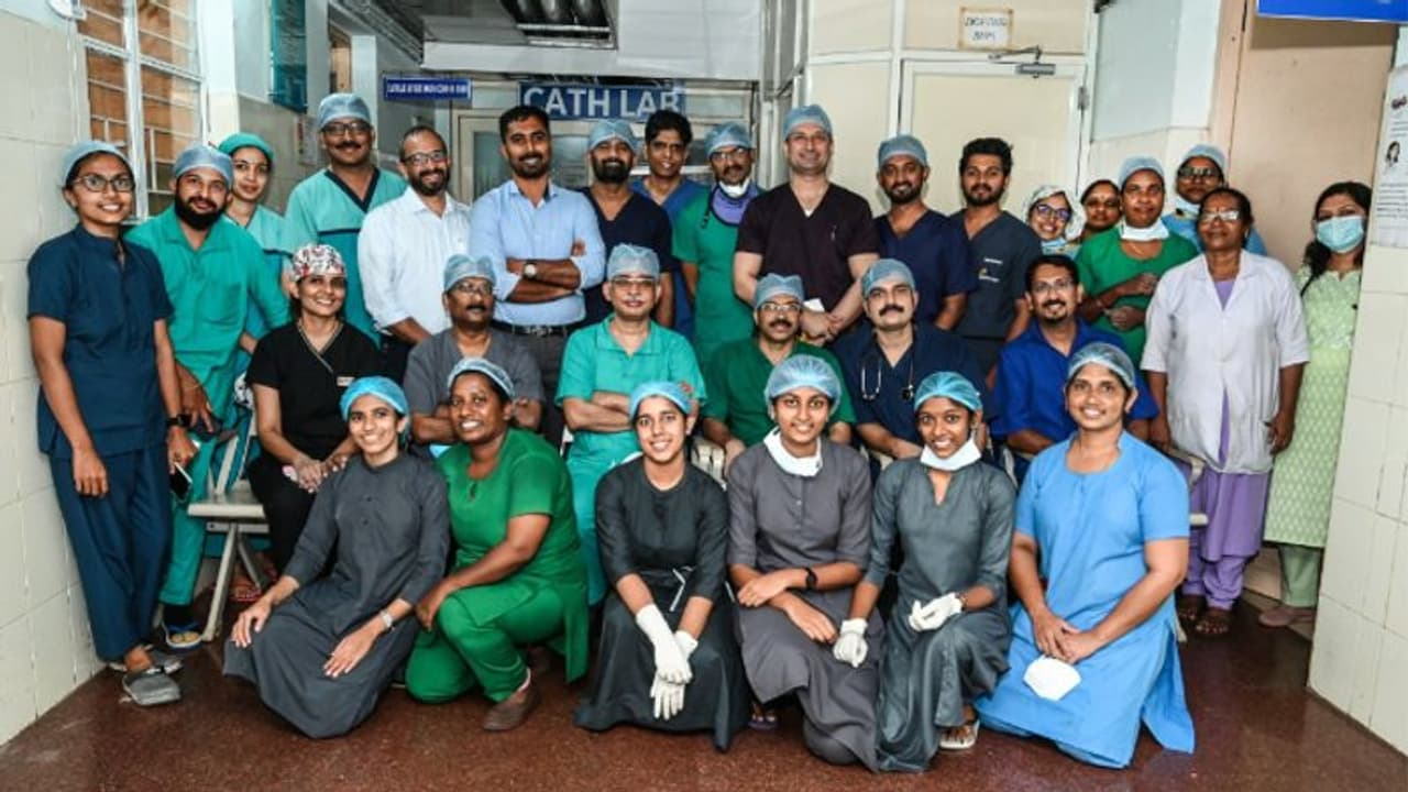 കോട്ടയം മെഡിക്കല് കോളേജ് ചരിത്രത്തിലാദ്യം, ഹൃദയം തുറക്കാതെ വാല്വ് മാറ്റിവച്ചു, നൂതന ഹൃദയ ശസ്ത്രക്രിയ വിജയം കോട്ടയം മെഡിക്കല് കോളേജ് ചരിത്രത്തിലാദ്യം, ഹൃദയം തുറക്കാതെ വാല്വ് മാറ്റിവച്ചു, നൂതന ഹൃദയ ശസ്ത്രക്രിയ വിജയം