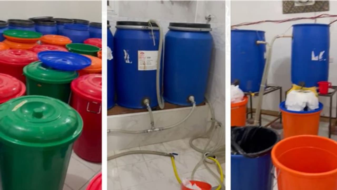 മദ്യ നിര്മാണ കേന്ദ്രം നടത്തിയിരുന്ന മൂന്ന് പ്രവാസികള് അറസ്റ്റില് മദ്യ നിര്മാണ കേന്ദ്രം നടത്തിയിരുന്ന മൂന്ന് പ്രവാസികള് അറസ്റ്റില്