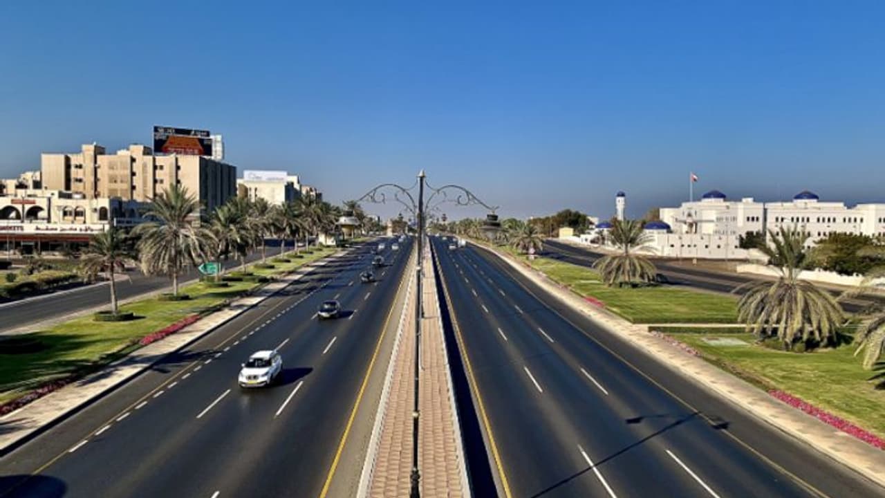 സുൽത്താൻ ഖാബൂസ് സ്ട്രീറ്റ് ഇന്ന് മുതല് ഭാഗികമായി അടച്ചിടും; നിയന്ത്രണങ്ങള് പാലിക്കണമെന്ന് അറിയിപ്പ് സുൽത്താൻ ഖാബൂസ് സ്ട്രീറ്റ് ഇന്ന് മുതല് ഭാഗികമായി അടച്ചിടും; നിയന്ത്രണങ്ങള് പാലിക്കണമെന്ന് അറിയിപ്പ്