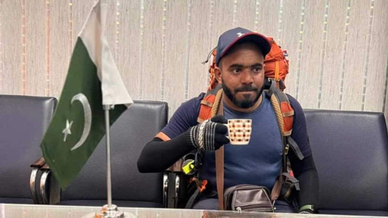 നാല് മാസത്തോളം നീണ്ട കാത്തിരിപ്പ്, ശിഹാബ് ചോറ്റൂർ പാക്കിസ്ഥാനിലെത്തി, ഇനി ഇറാനിലേക്ക് നടക്കും നാല് മാസത്തോളം നീണ്ട കാത്തിരിപ്പ്, ശിഹാബ് ചോറ്റൂർ പാക്കിസ്ഥാനിലെത്തി, ഇനി ഇറാനിലേക്ക് നടക്കും