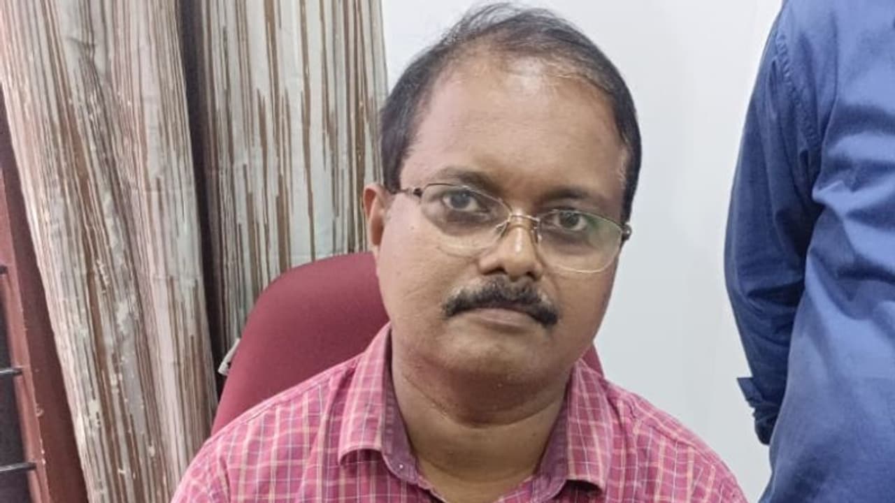 പ്രസവം നിർത്താനുള്ള ശസ്ത്രക്രിയക്ക് ഡോക്ടർക്ക് 2500 കൈക്കൂലി വേണം; കയ്യോടെ പൊക്കി വിജിലൻസ് പ്രസവം നിർത്താനുള്ള ശസ്ത്രക്രിയക്ക് ഡോക്ടർക്ക് 2500 കൈക്കൂലി വേണം; കയ്യോടെ പൊക്കി വിജിലൻസ്