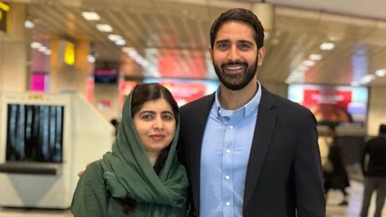 ಪತಿಯ ಕೊಳಕು ಸಾಕ್ಸ್ ಬಗ್ಗೆ ನೊಬೆಲ್ ಪ್ರಶಸ್ತಿ ಪುರಸ್ಕೃತೆ ಮಲಾಲ ಟ್ವೀಟ್ ವೈರಲ್! ಪತಿಯ ಕೊಳಕು ಸಾಕ್ಸ್ ಬಗ್ಗೆ ನೊಬೆಲ್ ಪ್ರಶಸ್ತಿ ಪುರಸ್ಕೃತೆ ಮಲಾಲ ಟ್ವೀಟ್ ವೈರಲ್!