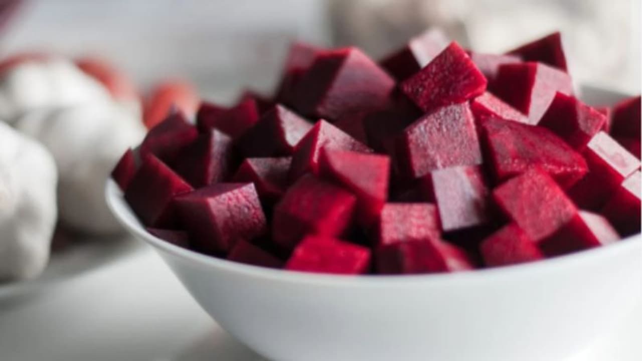 രക്തത്തിലെ പഞ്ചസാരയുടെ അളവ് കുറയ്ക്കാന്‍ ബീറ്റ്റൂട്ട്; അറിയാം മറ്റ് ഗുണങ്ങള്‍... 